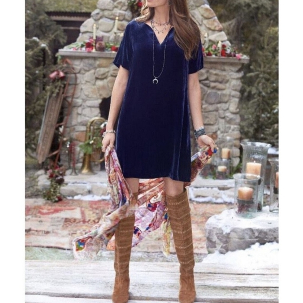 SUNDANCE Olivia Short Sleeve Velvet V-Neck Dress In Midnight Blue